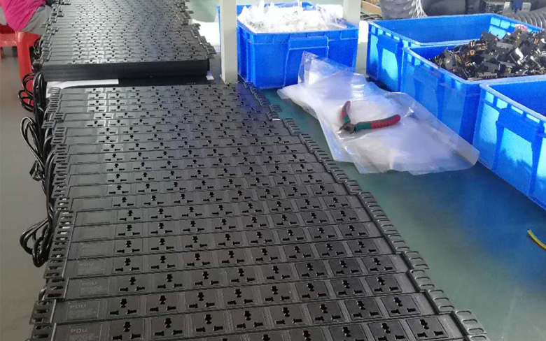 標(biāo)準(zhǔn)PDU插座8位萬(wàn)用孔10A 1U 