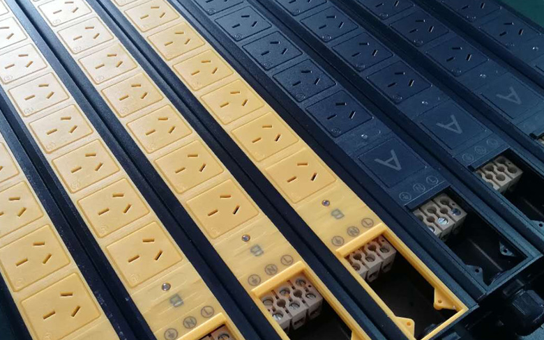 20位國(guó)標(biāo)三扁10A 機(jī)柜PDU插座 AB路錯(cuò)位 32A接線(xiàn)盒輸入