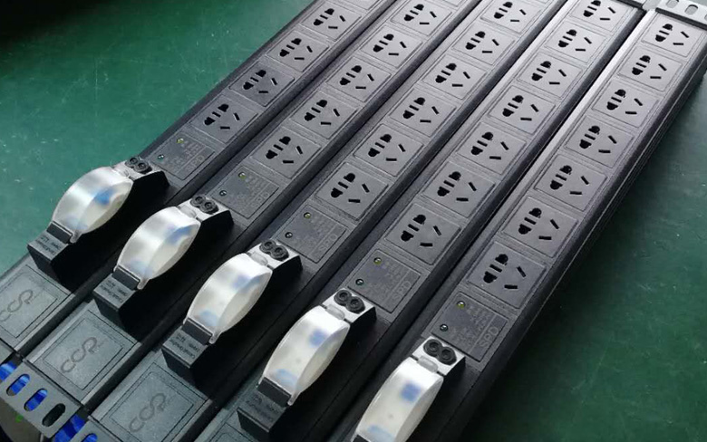 大功率PDU插座 7位國(guó)標(biāo)5孔 防雷保護(hù) 16A斷路器  大功率設(shè)備專(zhuān)用