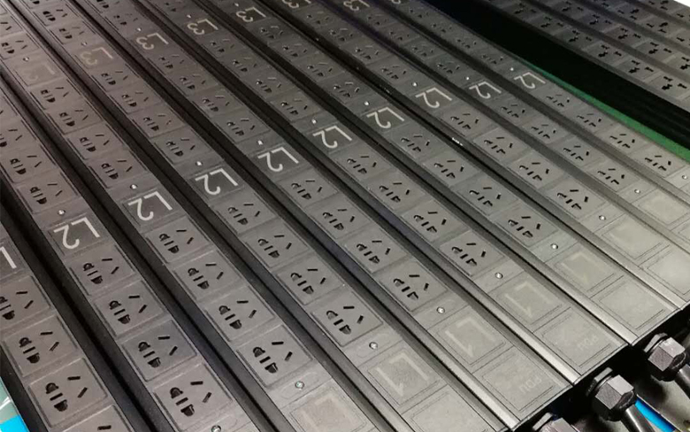 三相PDU插座 12位機(jī)柜PDU插座 新國(guó)標(biāo)5孔 