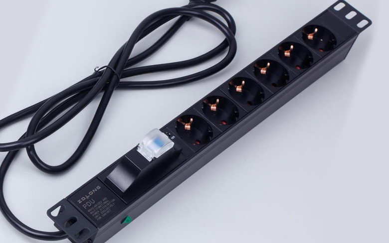 徳標(biāo)PDU 6位 帶電源指示燈 1P空開